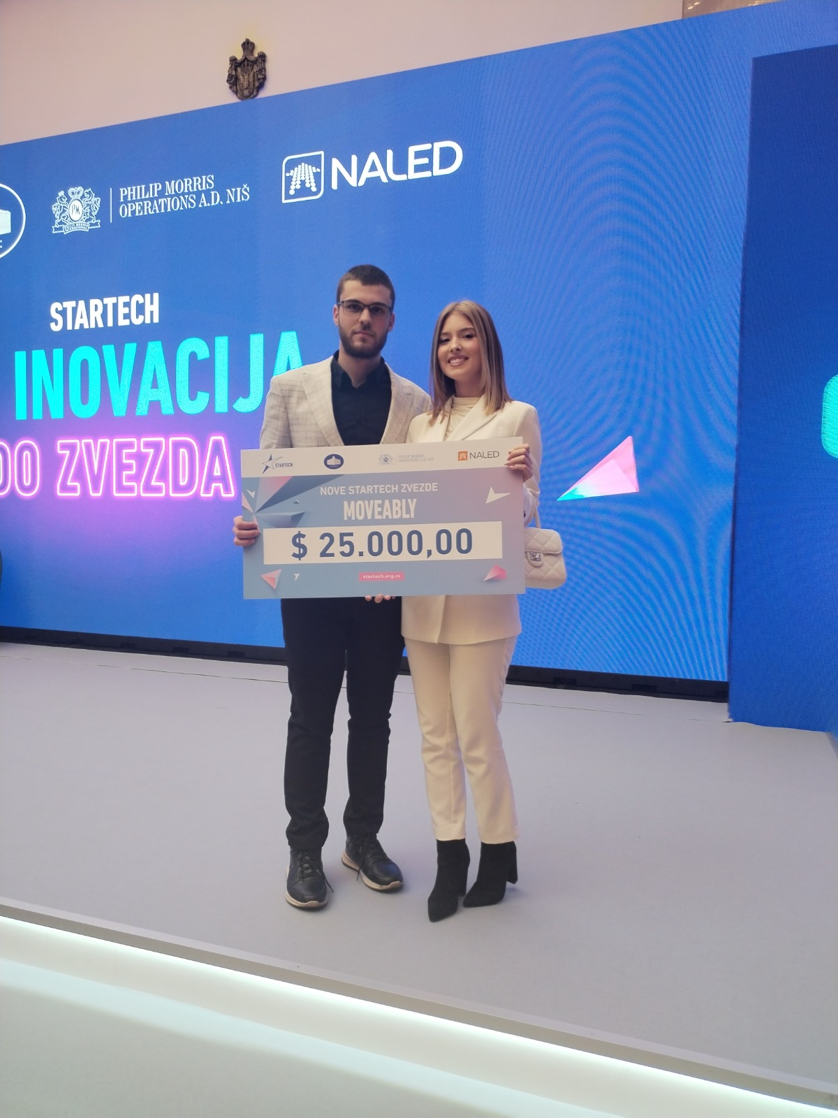 Moveably receiving the $25,000 StarTech grant